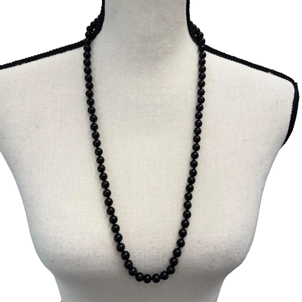 VINTAGE PREMIER DESIGNS CROWN BLACK BEAD NECKLACE WITH GOLD TONE CLASP - 29